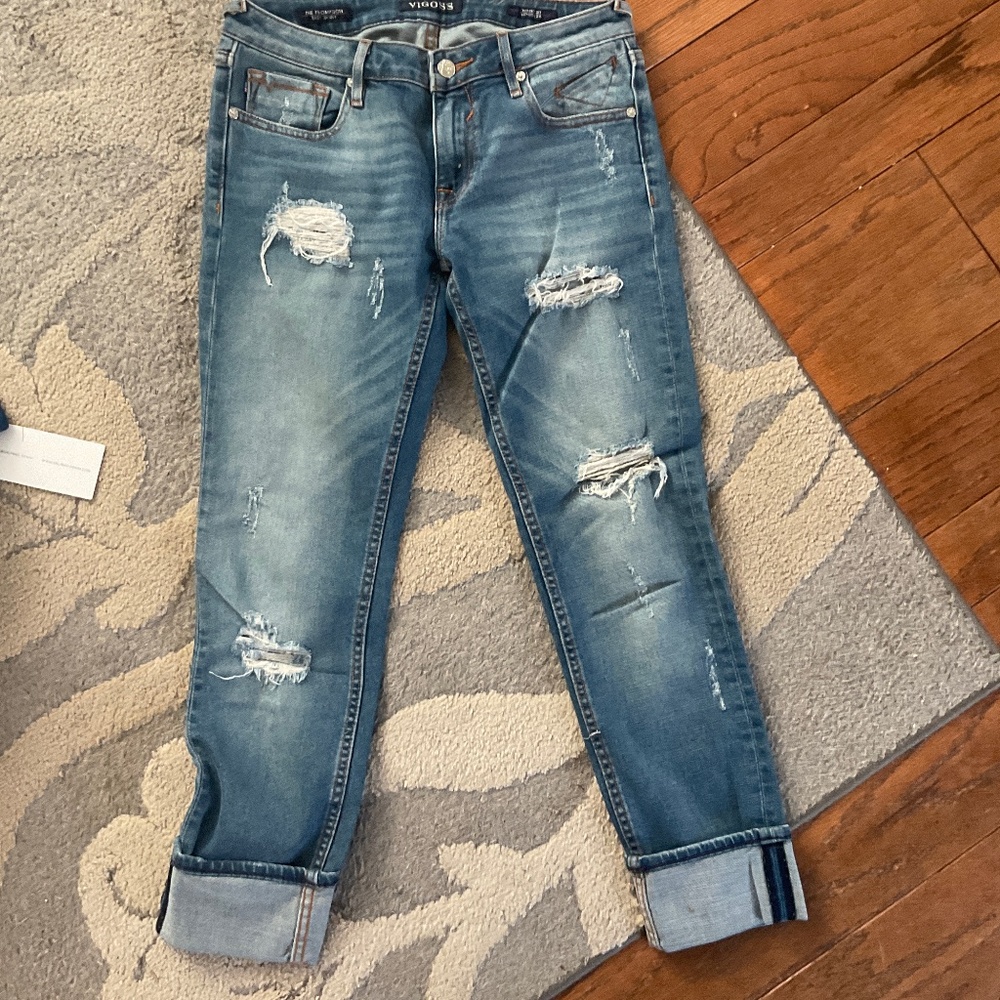 VIGOSS distressed cropped jeans. Size 27